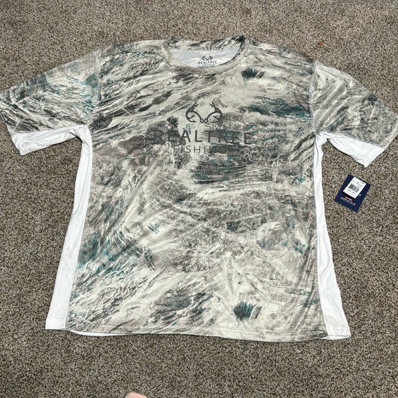 Realitee Clothing Other - REALTREE FISHING RTF Poly Short Sleeve Tee in Aspect Arctic White size X…